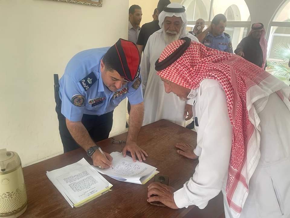 أعضاء مجلس الأمن المحلي لمركز أمن ذيبان المتكامل يوقعون وثيقة شرف لا لإطلاق العيارات النارية