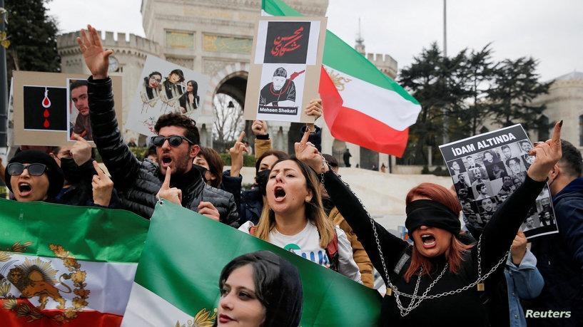 الأمن الإيراني يفرج عن والد مهسا أميني