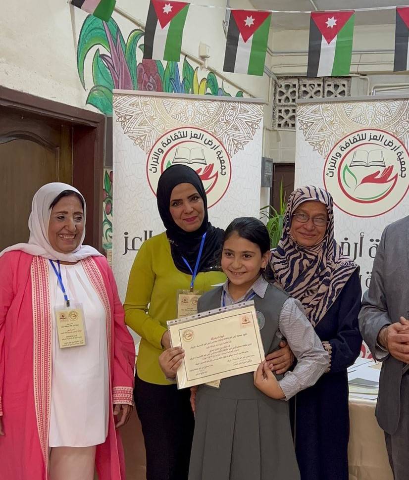 أرض العز تنظمان نادياً للطلبة حول موهبة الرسم في ترسيخ ثقافة الحوار ...صور