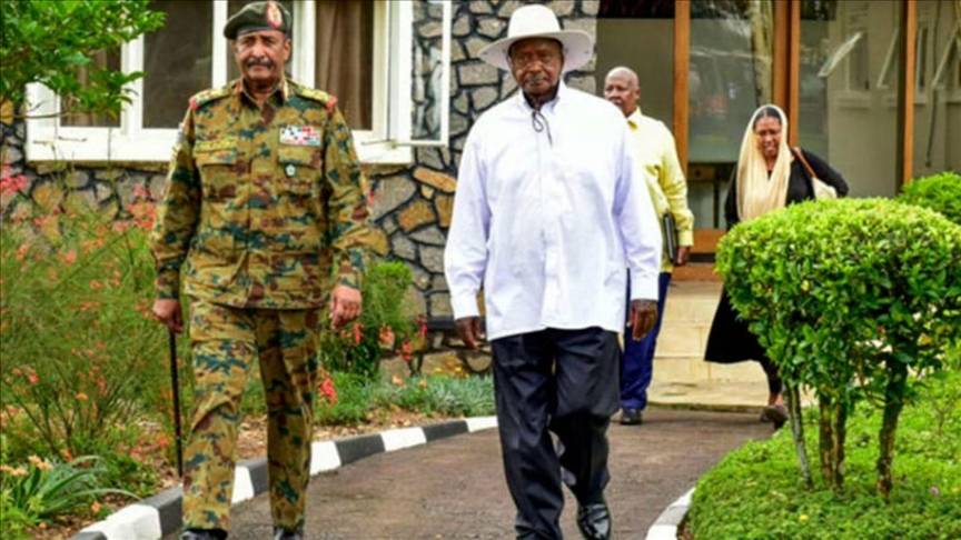 البرهان وموسيفيني يبحثان العلاقات المشتركة بين الخرطوم وكمبالا