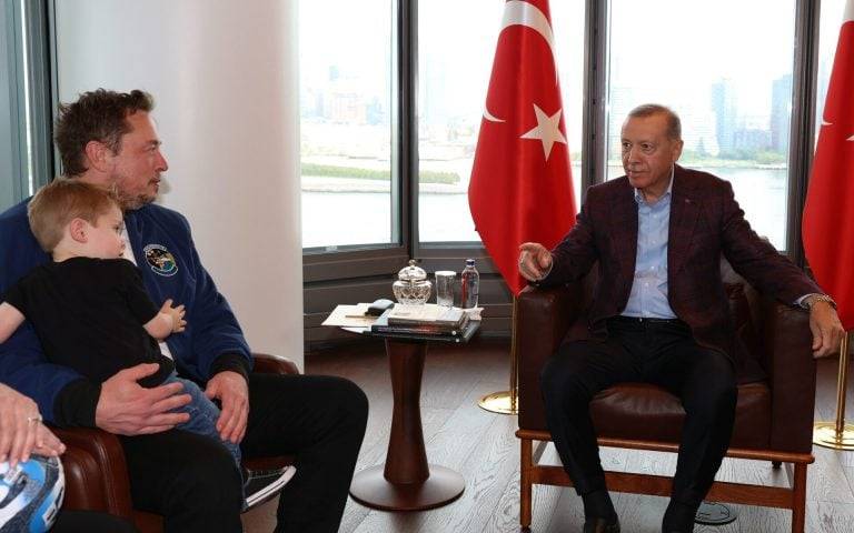 إيلون ماسك يصطحب ابنه ليل إكس للقاء أردوغان في نيويورك