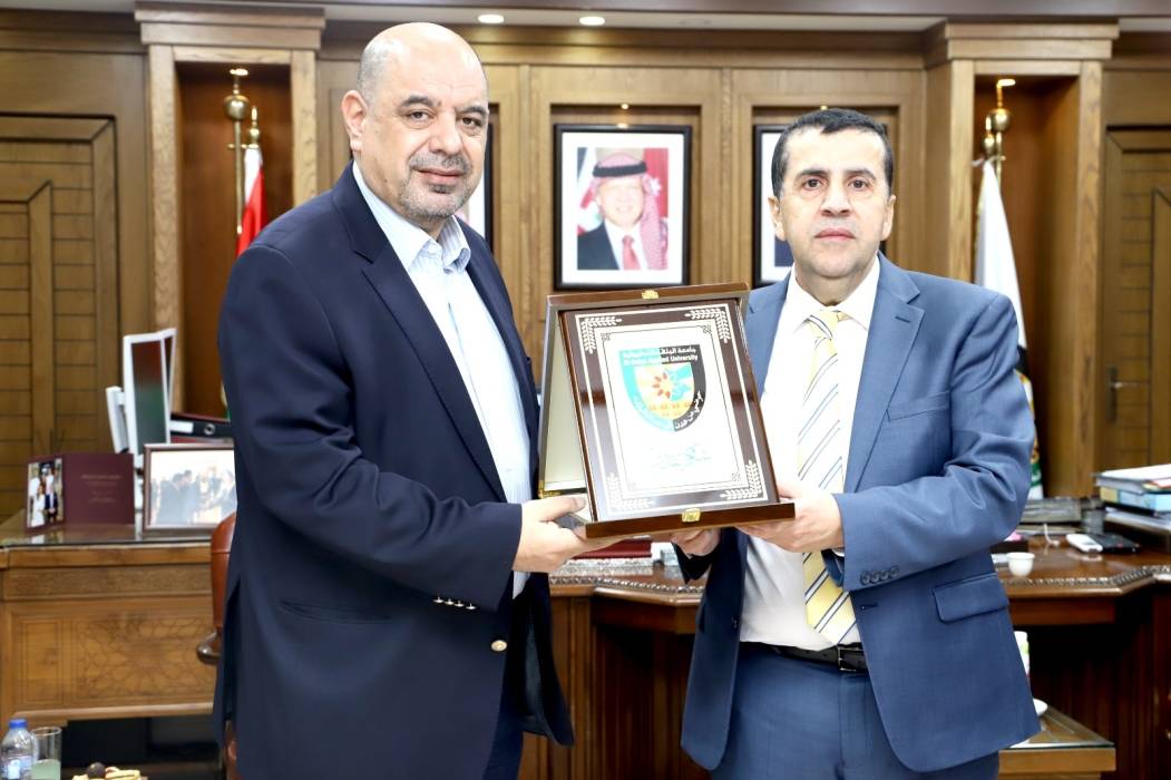 وزير الإقتصاد الرقمي والريادة يزور جامعة البلقاء التطبيقية ويطلع على مشاريع طلبة الذكاء الاصطناعي الريادية