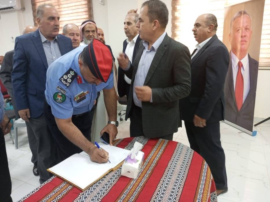 توقيع وثيقة عدم إطلاق العيارات الناريه في بلدية المعراض ...صور