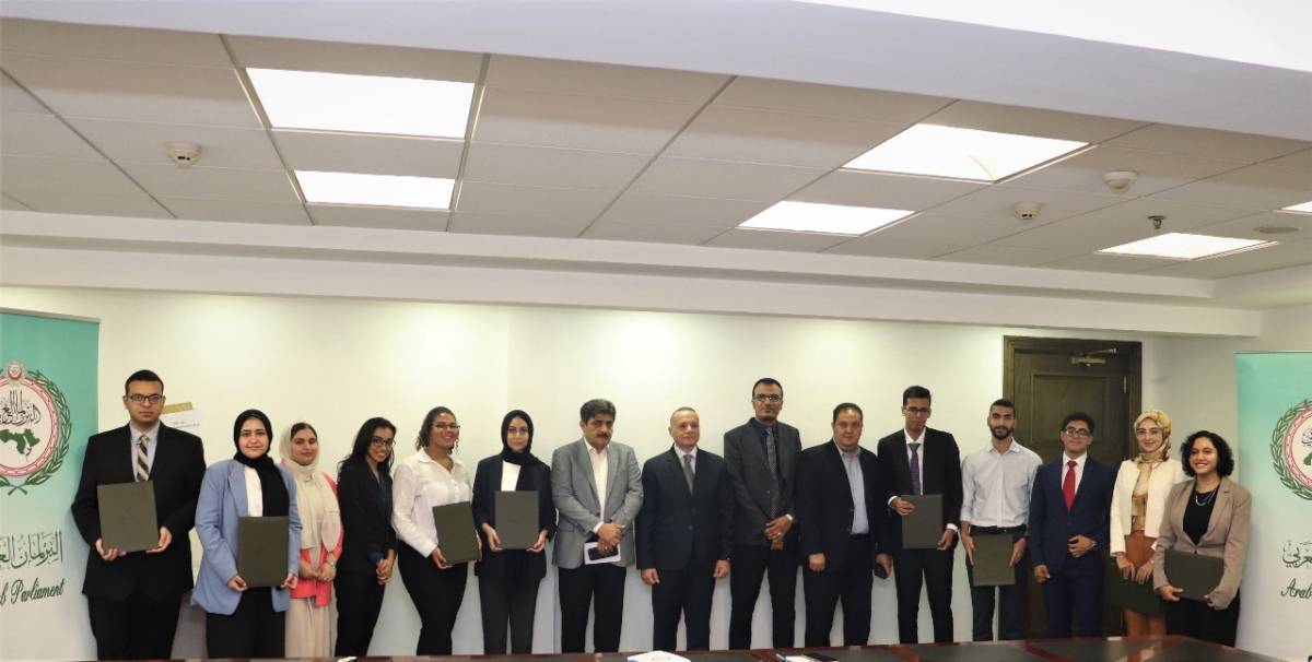 البرلمان العربي ينتهي من تنفيذ البرنامج التدريبي الصيفي للدفعة الثالثة من طلاب وخريجي الجامعة البريطانية في مصر