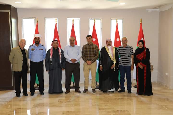 مصابون عسكريون من إقليم الوسط يزورون قصر رغدان العامر والأضرحة الملكية_صور