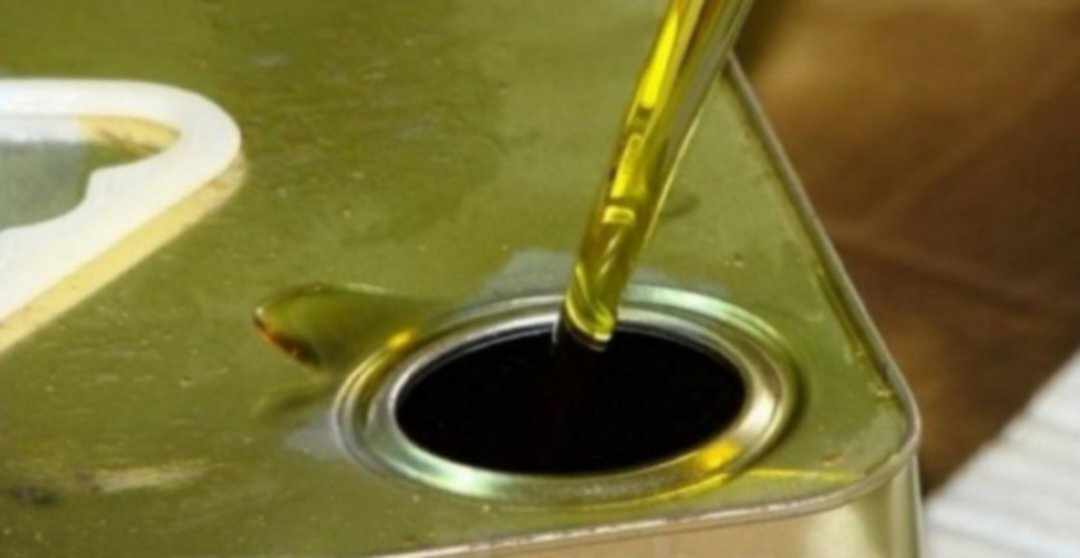الغذاء والدواء: ضبط نصف طن من زيت الزيتون المغشوش في أحد المركبات في جرش