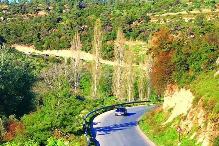 مطالبات بتوسعة طريق وادي الطواحين في عجلون
