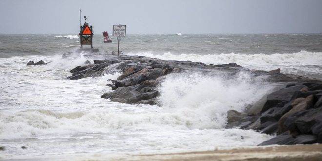 العاصفة أوفيليا تضرب إقليم الأطلسي الأوسط في الولايات المتحدة