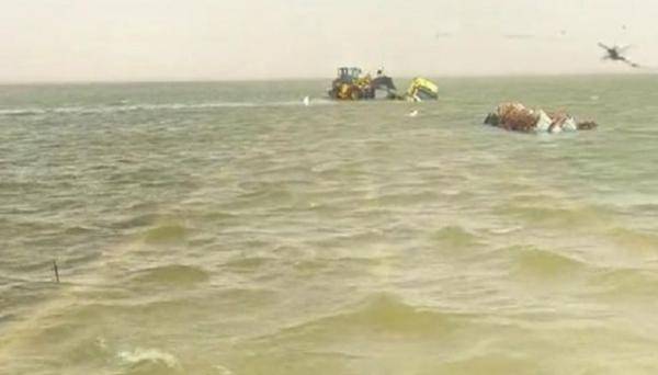 العاصفة دانيال تحول صحراء ليبية الى بحيرة