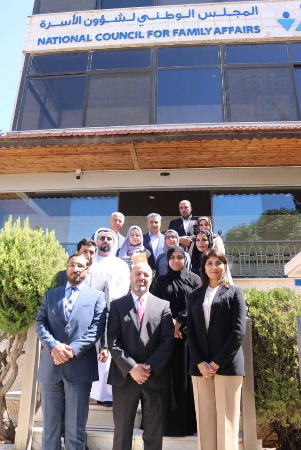 وفد إماراتي يزور المجلس الوطني لشؤون الأسرة