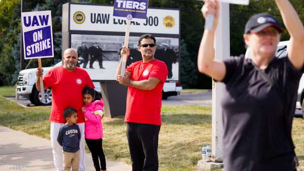 كندا تتجنب إضراب لقطاع السيارات والتحرك في أميركا مستمر