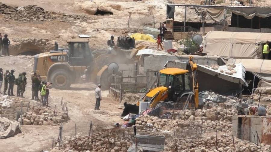 الاحتلال يهدم ممتلكات ويعتقل 10 فلسطينيين في الضفة والقدس