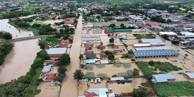 مصرع ثمانية أشخاص بينهم أطفال جراء فيضانات جنوب إفريقيا