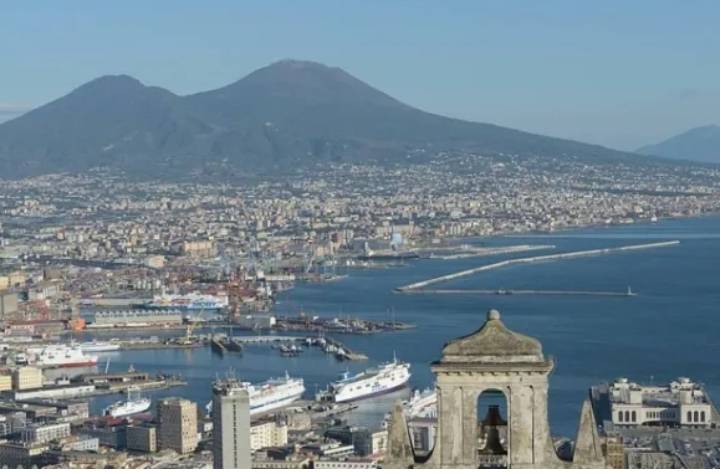 حقل بركاني إيطالي يشهد أقوى هزة أرضية منذ 4 عقود