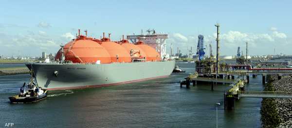 قطر للطاقة توقع عقدا بـ3.9 مليار دولار لبناء 17 ناقلة غاز