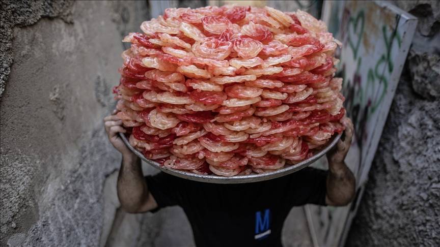 حلوى المشبك.. رمز احتفالات المولد النبوي بالقدس