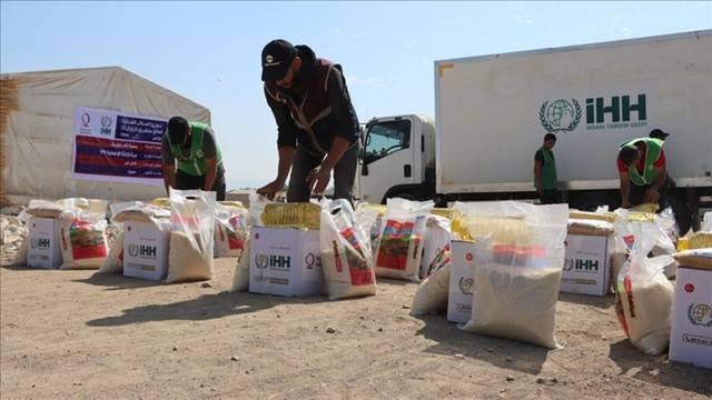 مساعدات تركية وقطرية للمحتاجين في الشمال السوري