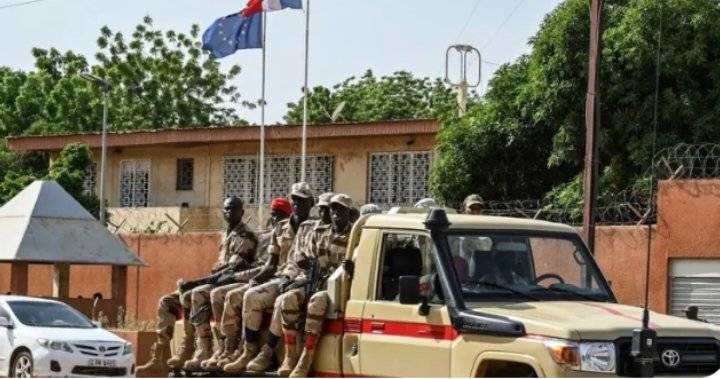 فرنسا: السفير لدى النيجر قد غادر البلاد