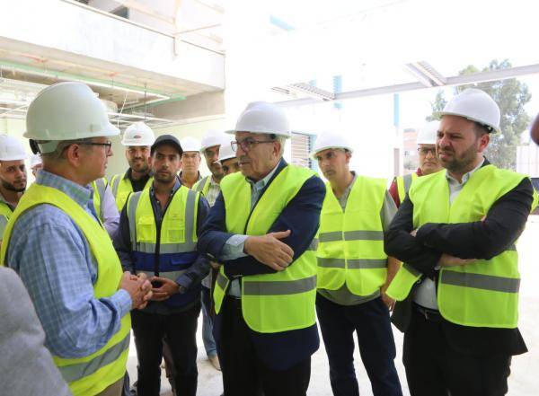 وزير الاشغال: تفعيل البنود العقدية لمواجهة التقصير والإخلال بالمدد والمواصفات
