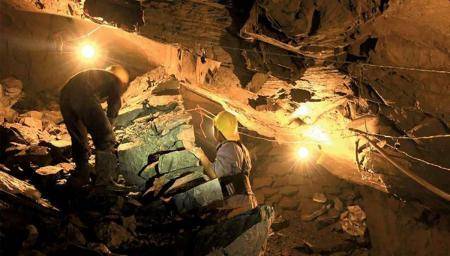 مقتل 6 عمال وحصار 15جراء انهيار منجم في زيمبابوي