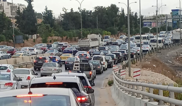 ازدحام مروري خانق على طريق المطار باتجاه عمان
