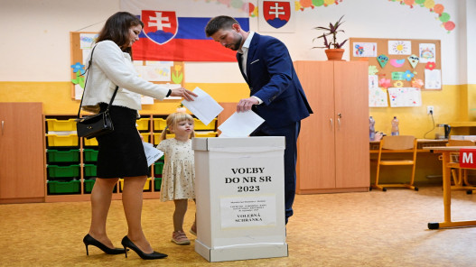 تقدم رئيس الوزراء السابق فيتسو في انتخابات سلوفاكيا
