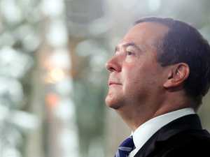 ميدفيديف: هؤلاء البلهاء يدفعوننا بقوة نحو حرب عالمية ثالثة