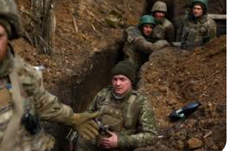 بريطانيا تكثف تدريب الجنود الأوكرانيين في بلادهم