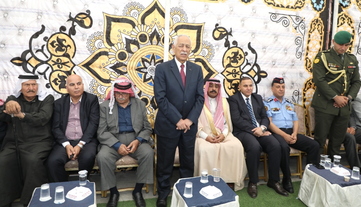 مندوبا عن الملك وولي العهد العيسوي يعزي عشيرتي الزعبي والنعيمات  بني عباد.