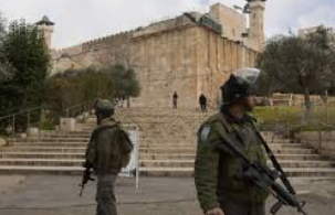 الاحتلال يُغلق الحرم الإبراهيمي أمام المصلين ويعتقل 16 فلسطينيا بالضفة  والقدس