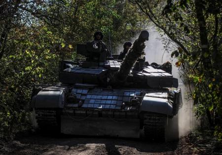 صفقات أوكرانية لشراء مدافع قيصر ومسيرات فرنسية