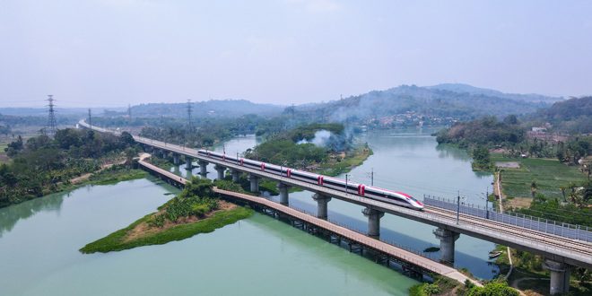 بدعم من الصين… إندونيسيا تطلق أول قطار فائق السرعة جنوب شرق آسيا