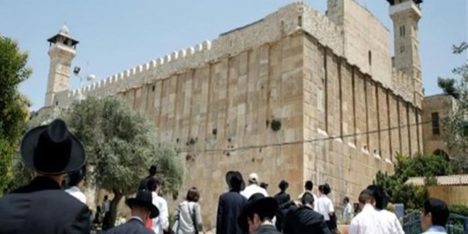 مستوطنون يقتحمون الحرم الإبراهيمي والبلدة القديمة في الخليل