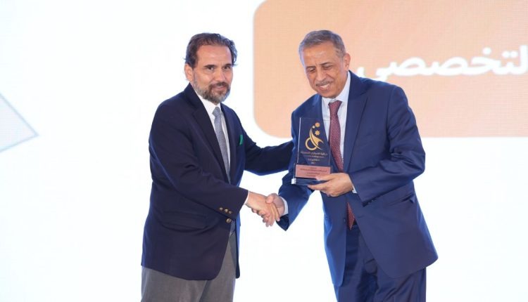 الأمير مرعد بن رعد يقدم جائزة المباني المهيأة للأشخاص ذوي الإعاقة2023 للمستشفى التخصصي