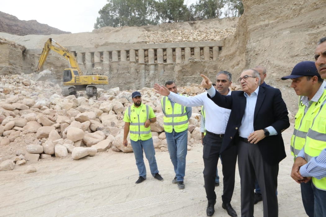 وزير الأشغال يؤكد ضرورة إنجاز 3 مشاريع في الجنوب