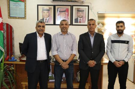 مدير تربية الشونة الجنوبية يلتقي بمجلس التطوير التربوي