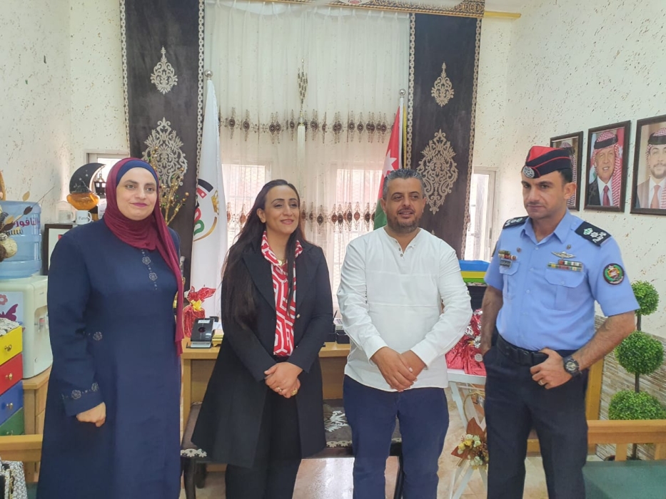 جمعية بادري تكرم معلمين لواء ماركا..صور
