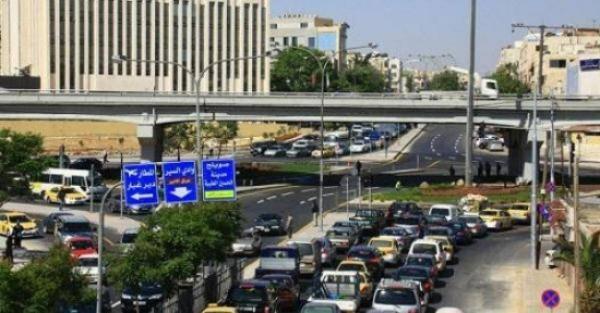 تصادم مركبتين يتسبب بازدحام مروري خانق عند الدوار الثامن