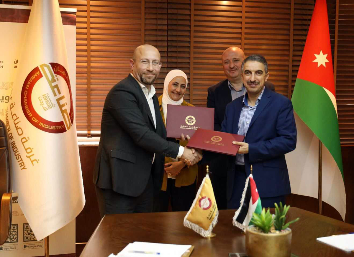 مذكرة تفاهم تدريبية بين صناعة عمان ومؤسسة واترلو الكندية