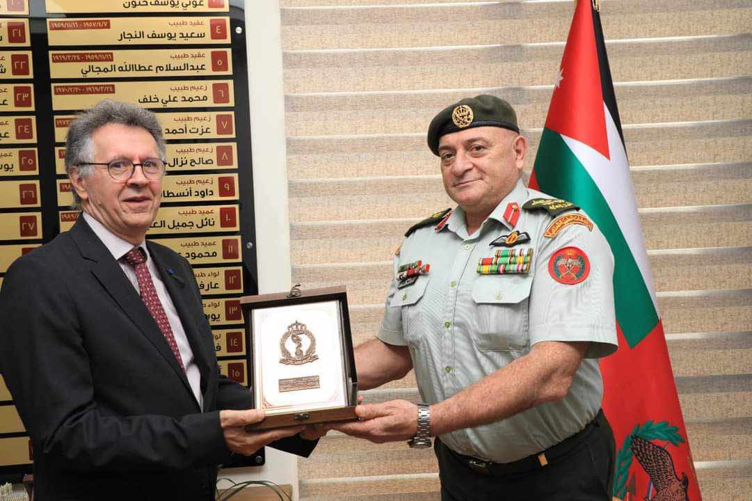 وفد من جامعة بيج الهنغارية يزور مديرية الخدمات الطبية الملكية...صور