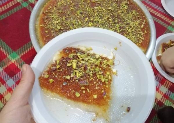 أردنيون يوزعون الحلوى ابتهاجا بـطوفان الأقصى