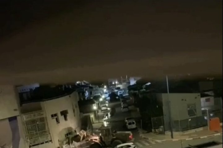 الإحتلال يبدأ بهدم مبنى الشرطة في سديروت والذي يتحصن بداخله مقاومون فلسطينيون