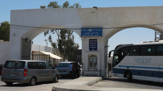 عاجل ..إيقاف حركة  المسافرين والشحن في جسر الملك حسين اليوم