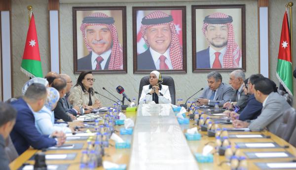 الروابدة: ضرورة دراسة قرارات الإحالات للتقاعد المبكر