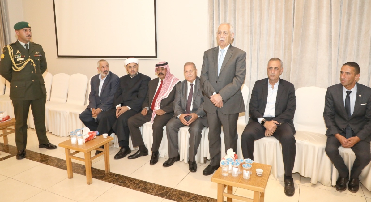 مندوبا عن  الملك وولي العهد ... العيسوي  يعزي _ال ابو فارس  محافظة العاصمة.