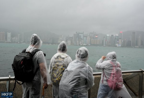 الإعصار كوينو يتوغل في الصين وهونغ كونغ تتأهب