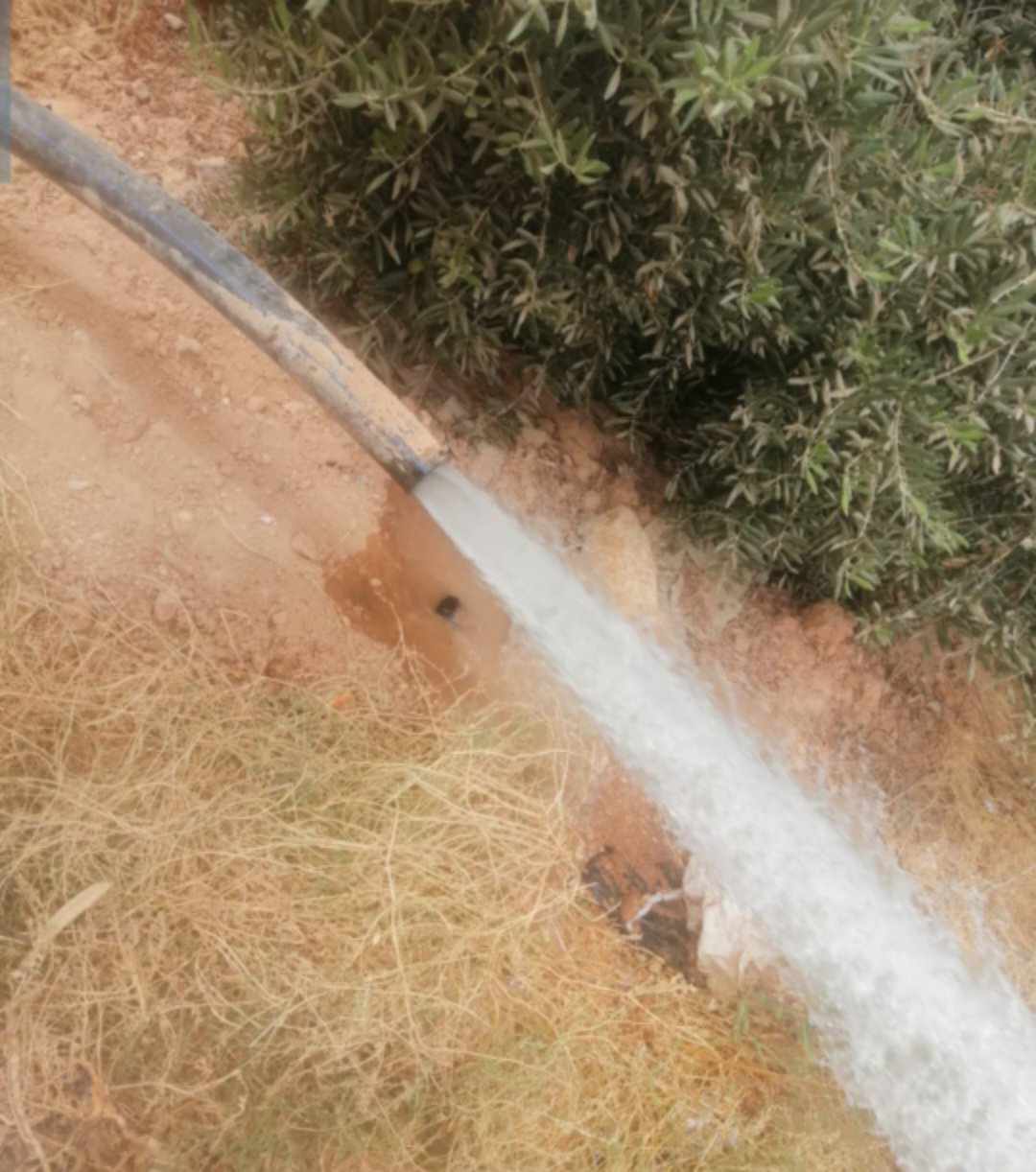 المياه : ضبط اعتداءات على خطوط مياه ناقلة في الزرقاء لتزويد مزارع ومنازل مخالفة..صور