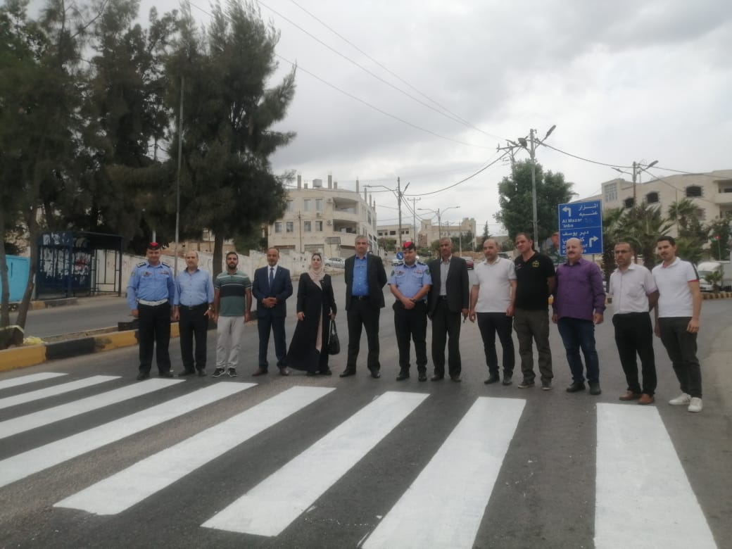 تربية لواء المزار الشمالي تطلق فعالية مرورية لتخطيط ممرات المشاة أمام مداخل كافة مدارس اللواء...صور