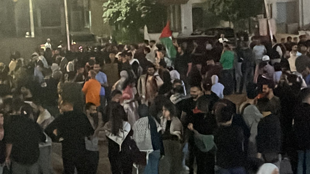 وقفة تضامنية مع الشعب الفلسطيني بالقرب من السفارة الإسرائيلية في عمان