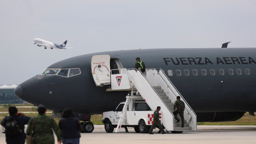 شركات طيران كبرى تعلق أو تقلص رحلاتها من وإلى إسرائيل